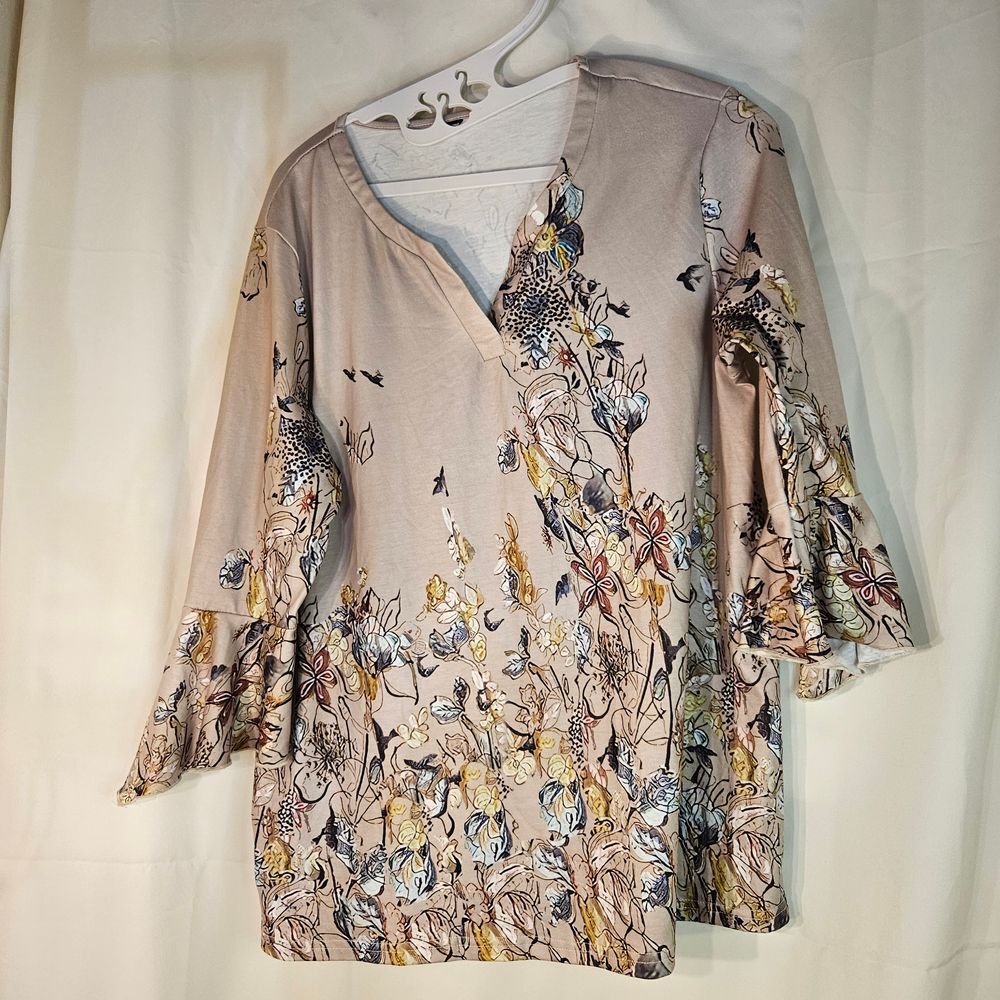 Butterfly‎ blouse size Large